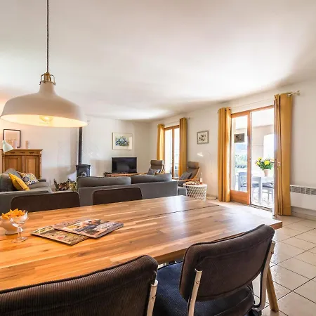 וילה Modern With Heated Pool *