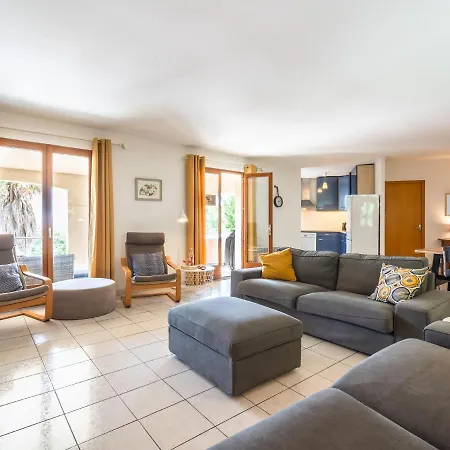 Exquisite In Beaufort With Swimming Pool Villa