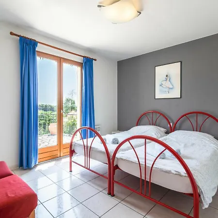 Modern With Heated Pool * Beaufort (Herault)