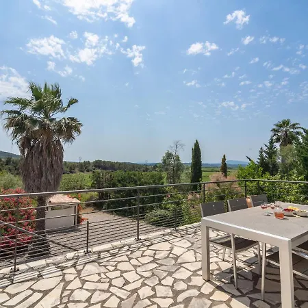 Exquisite In Beaufort With Swimming Pool