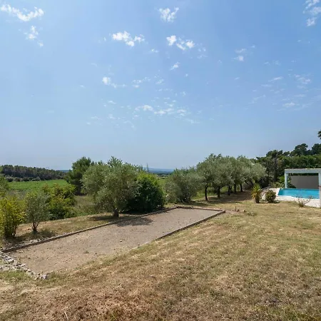 Βίλα Modern With Heated Pool